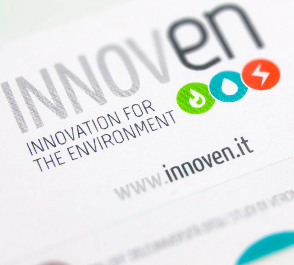 Biglietto da visita realizzato per InnovEN, azienda di innovazione per l'ambiente: energie rinnovabili, depurazione delle acque ed efficientamento energetico
